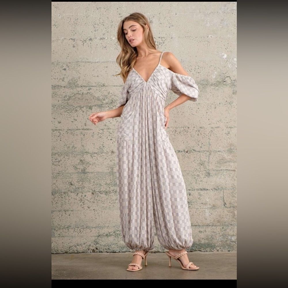 Shop neighbor jumpsuit white and gray  straps and neckline on the back NEW